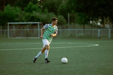 足坛一夜动态：FIFA官方支持因凡蒂诺 皇马接近续约熊皇+官宣新援（配图示意）